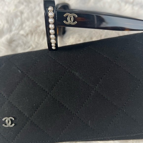 CHANEL Tortoise Shell Sunglasses - Picture 7 of 7